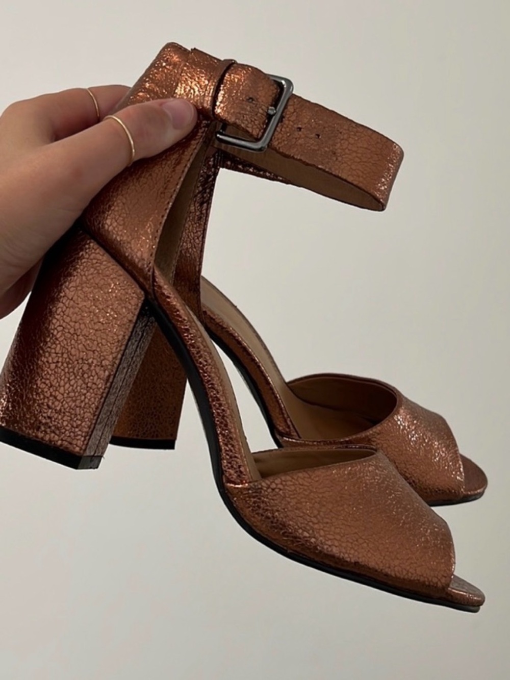Urban Outfitters Rise Gold Heels Size